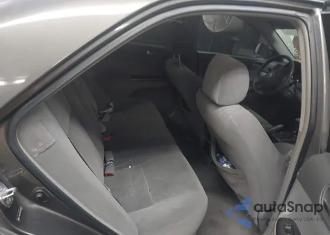 2005 Toyota Camry Le V6 z USA, uszkodzony, nr VIN 4T1BF32K45U601592